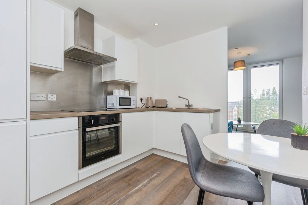 Property photo 3 of 17 Kitchen