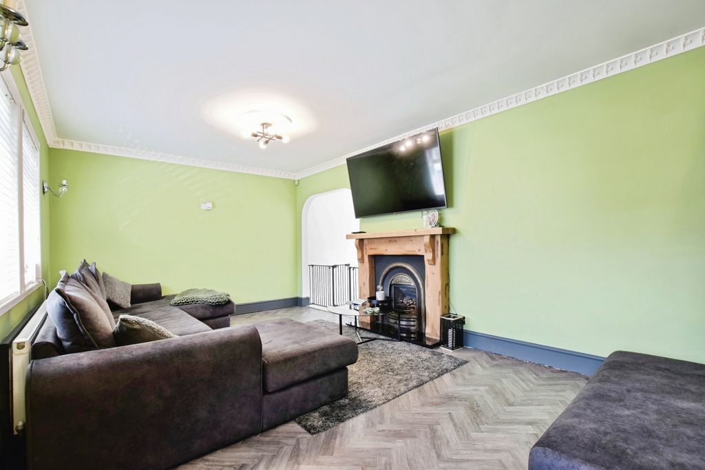 Property photo 2 of 15 Lounge