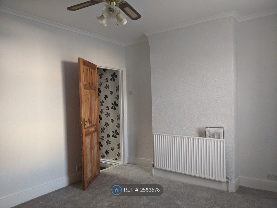 Property photo 3 of 11 Back Bedroom