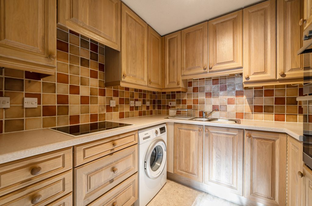 Property photo 2 of 9 1437611-7-69Cea34...