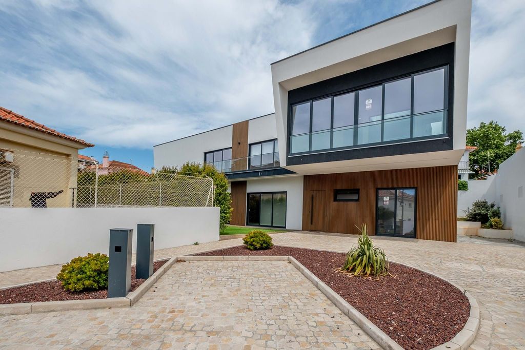 Property photo 2 of 81