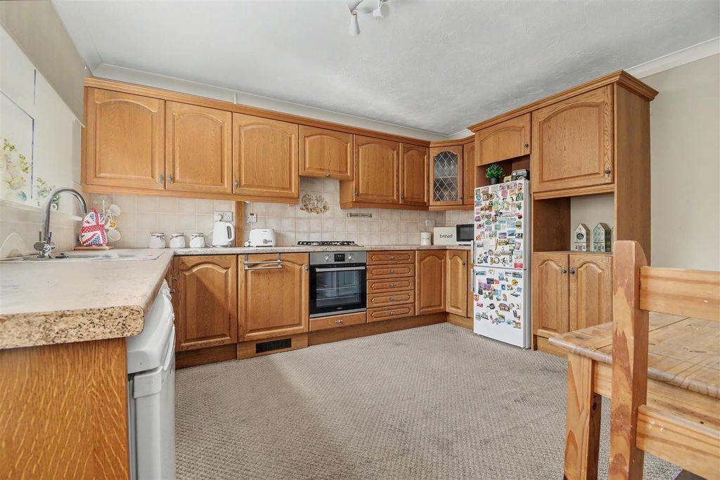 Property photo 2 of 28 Kitchen