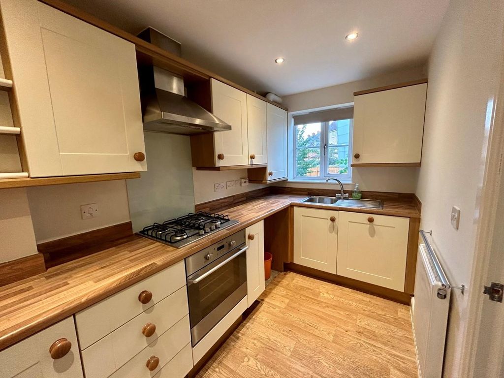 Property photo 3 of 22 Kitchen