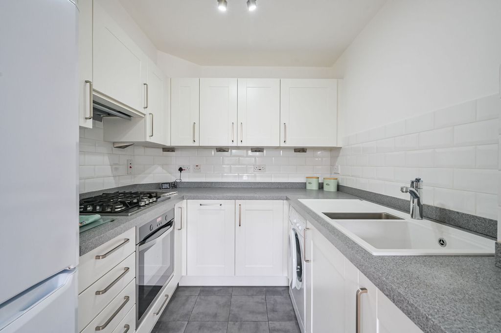 Property photo 3 of 11