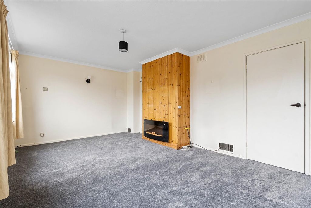 Property photo 3 of 24 7 Ladbrook Road (19 Of 31).Jpg