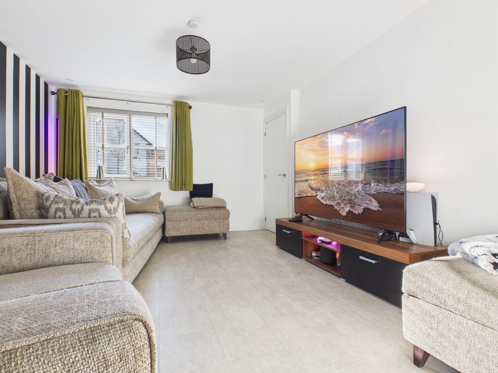 Property photo 3 of 20 Cam03729G0-Pr0177-Still022