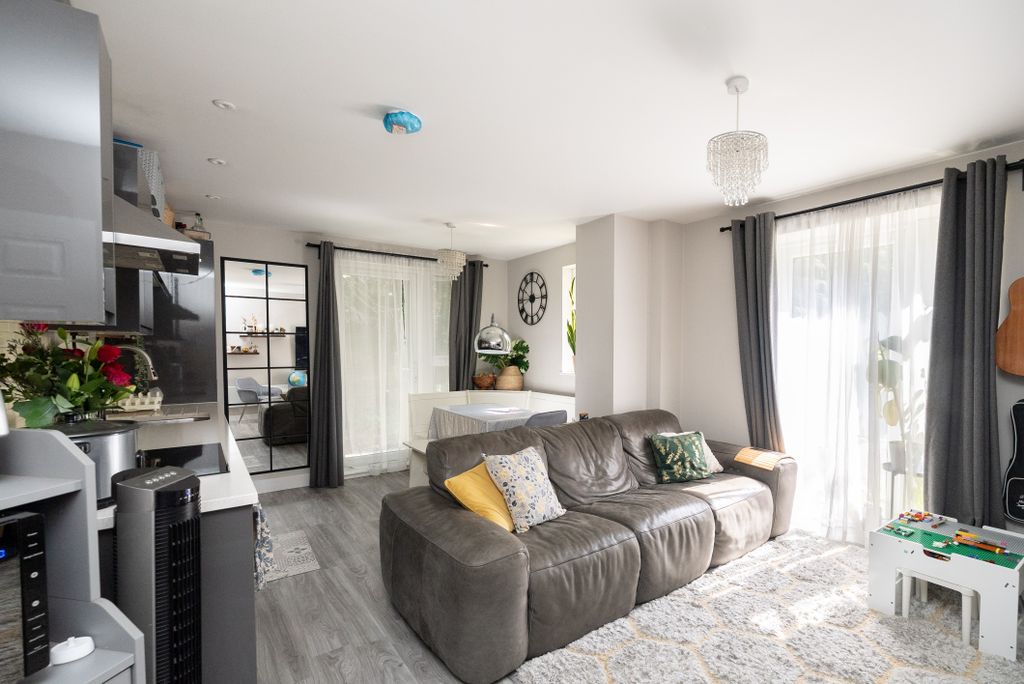 Property photo 1 of 12 Dsc04165