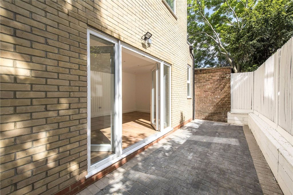 Property photo 2 of 9 Patio Garden