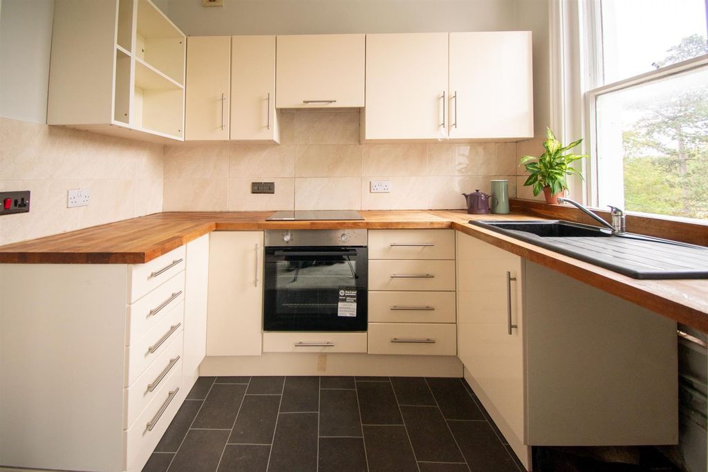 Property photo 3 of 14 Kitchen