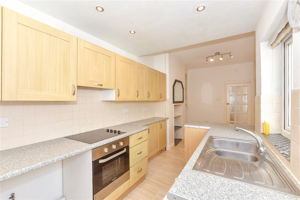 Property photo 2 of 11 Kitchen
