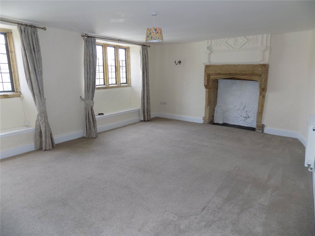 Property photo 3 of 9 Living Room