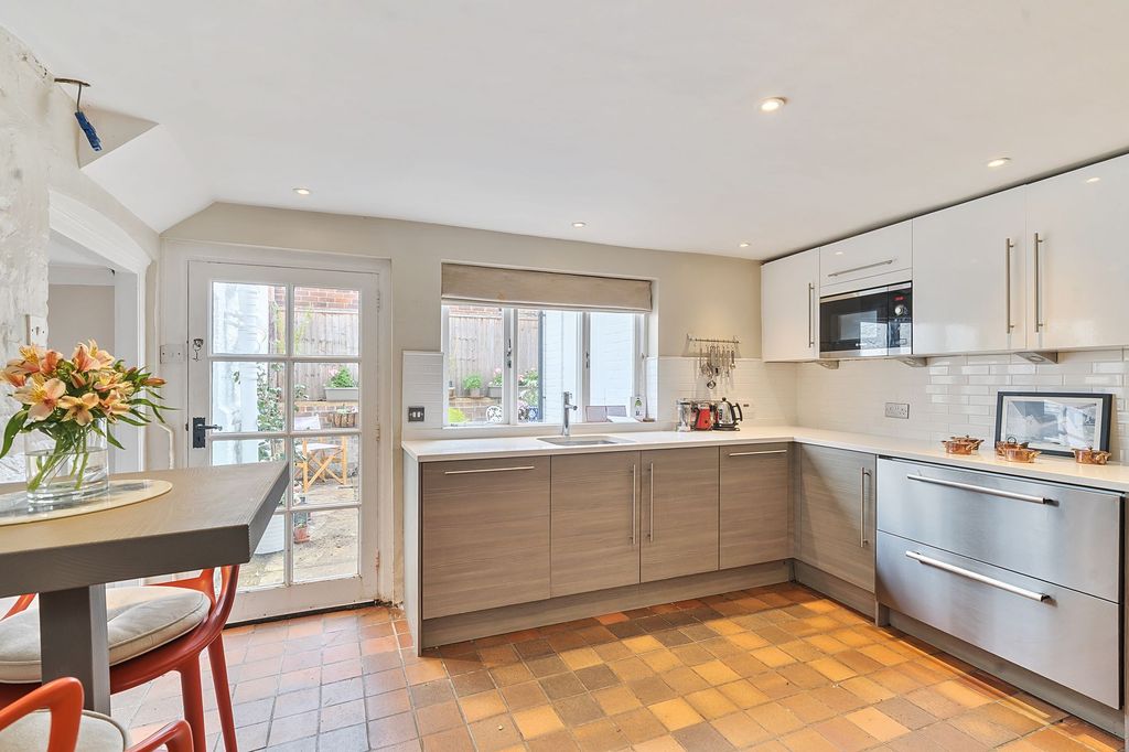 Property photo 2 of 18 Kitchen