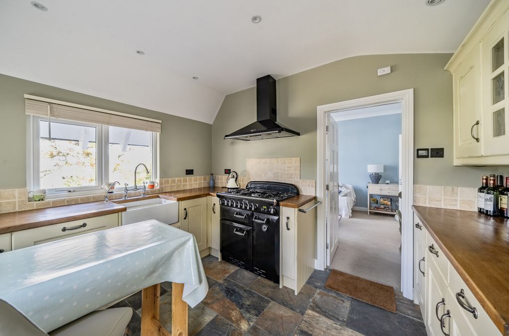 Property photo 3 of 22 1349715-18-68c2Fd...