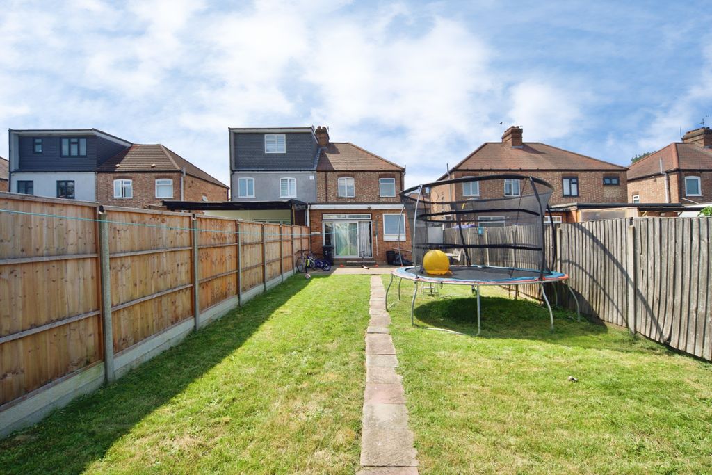 Property photo 2 of 27