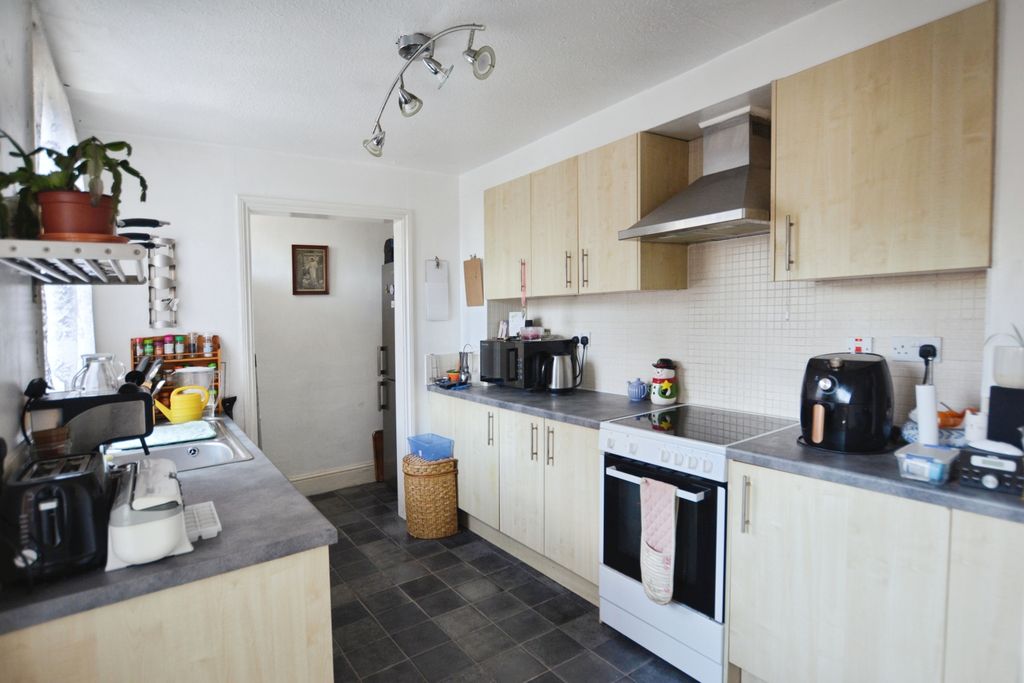 Property photo 2 of 5 Kitchen