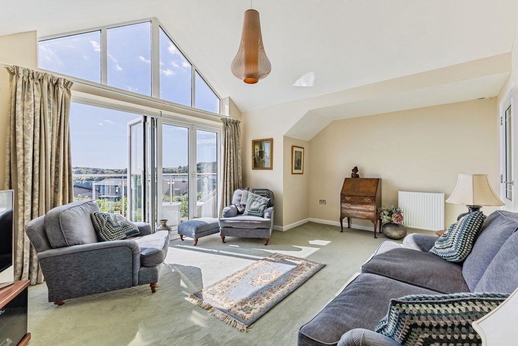 Property photo 2 of 24 Pbox-Img.Jpg