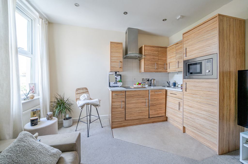 Property photo 3 of 9 1321376-4-686Bf83...