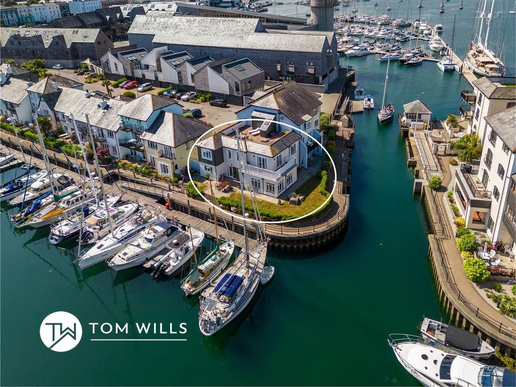 Property photo 1 of 32