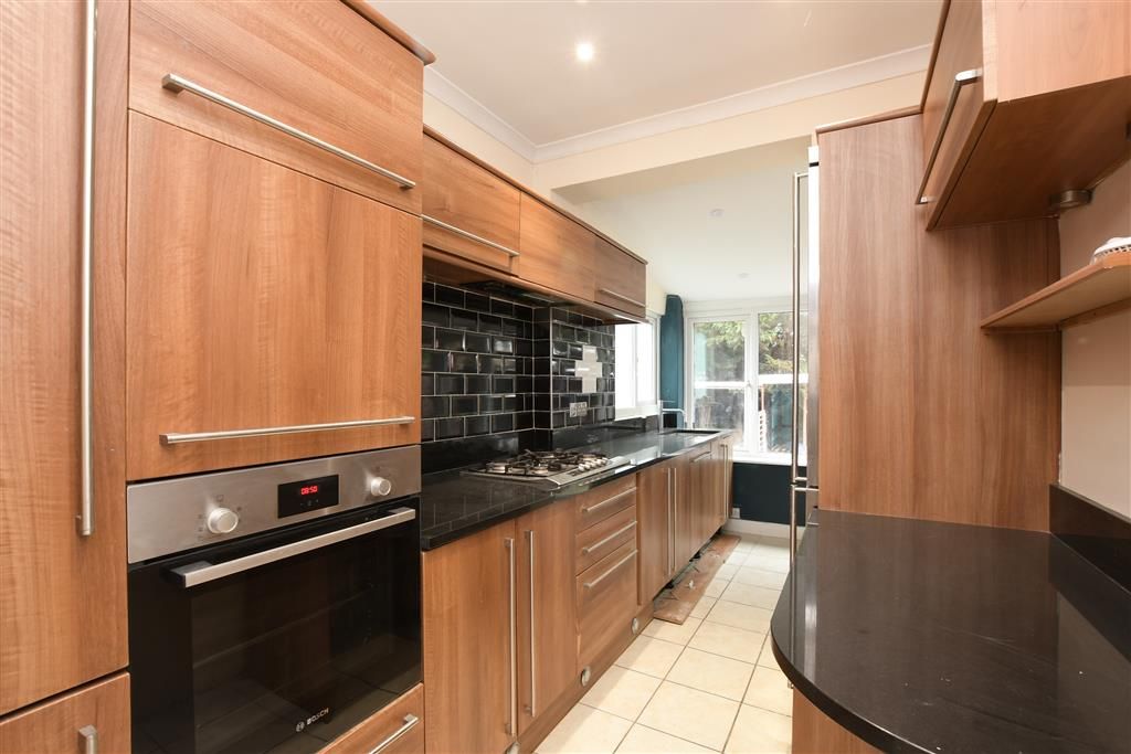 Property photo 2 of 7 Kitchen