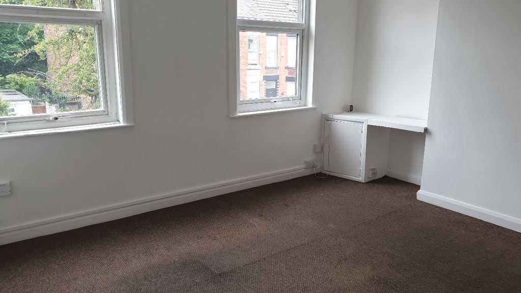 Property photo 2 of 22 Lounge Flat 2