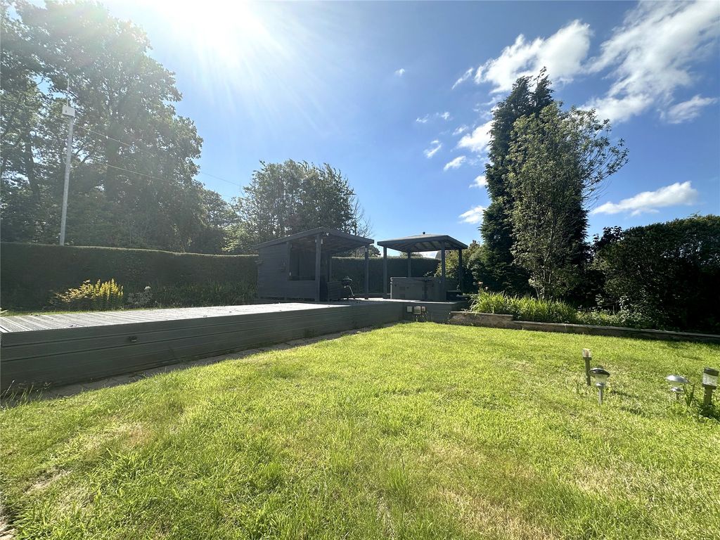 Property photo 2 of 17 Garden