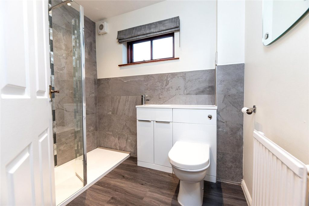 Property photo 2 of 25 Picture No. 21