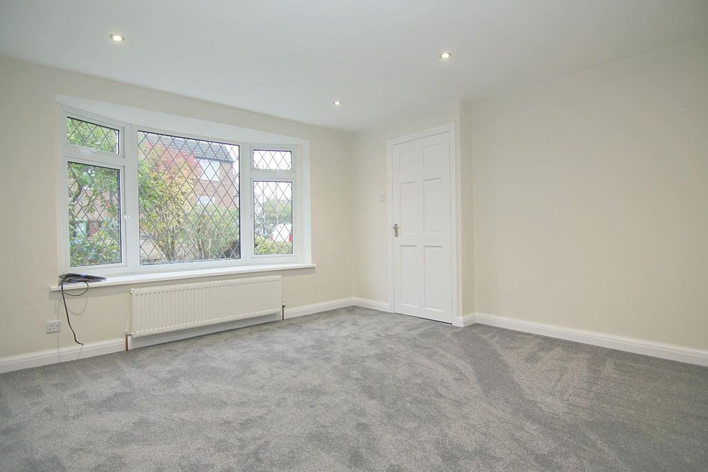 Property photo 3 of 16 Living Room