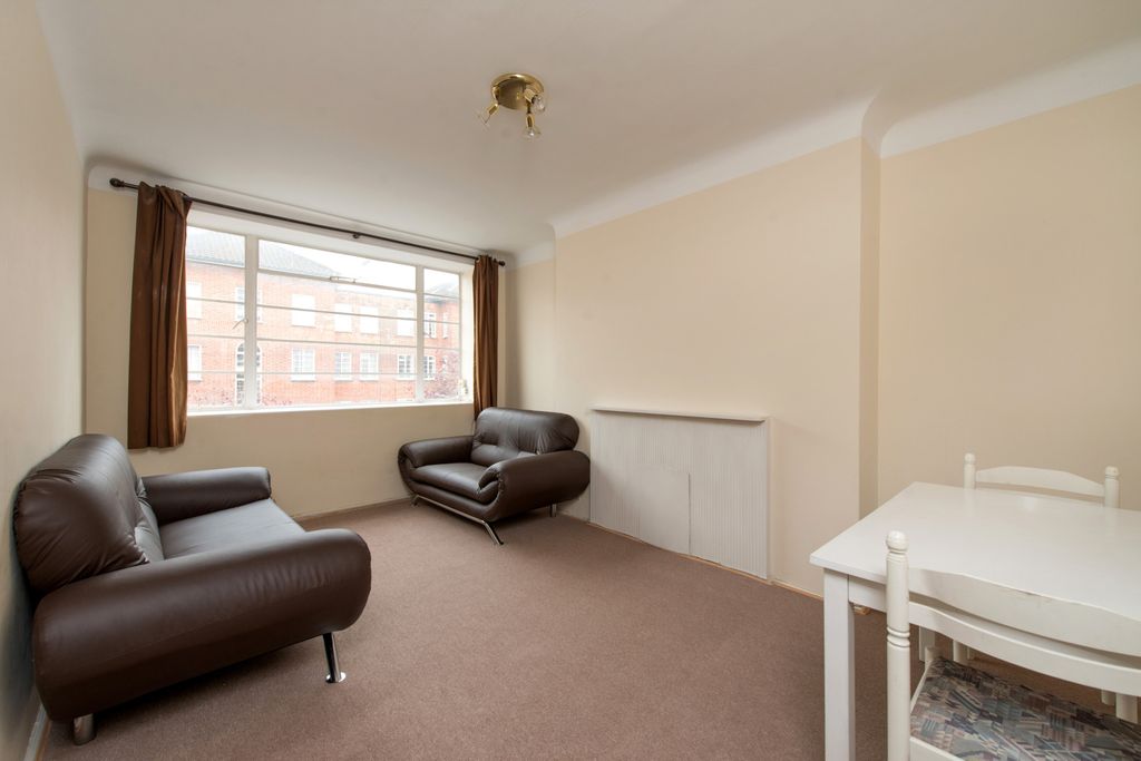 Property photo 2 of 8 Picture No. 24