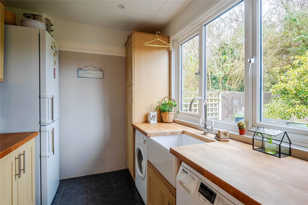 Additional image 8 of 3 bed semi-detached house for saleBarton Avenue, Dunstable, Bedfordshire LU5
