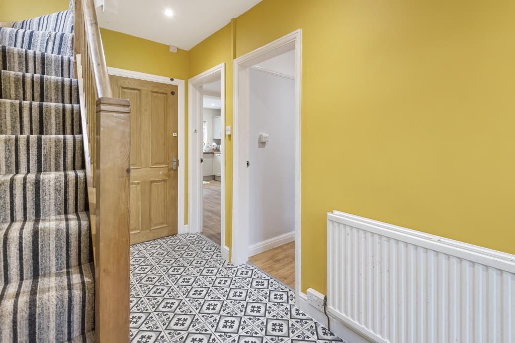 Property photo 3 of 11 Hallway