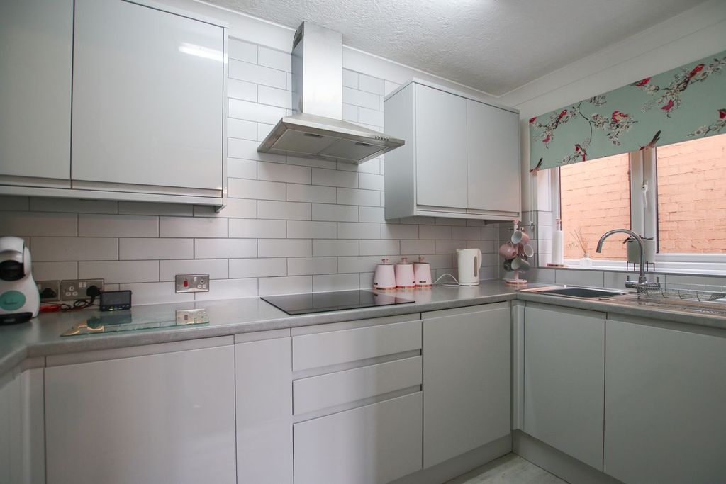Property photo 2 of 14