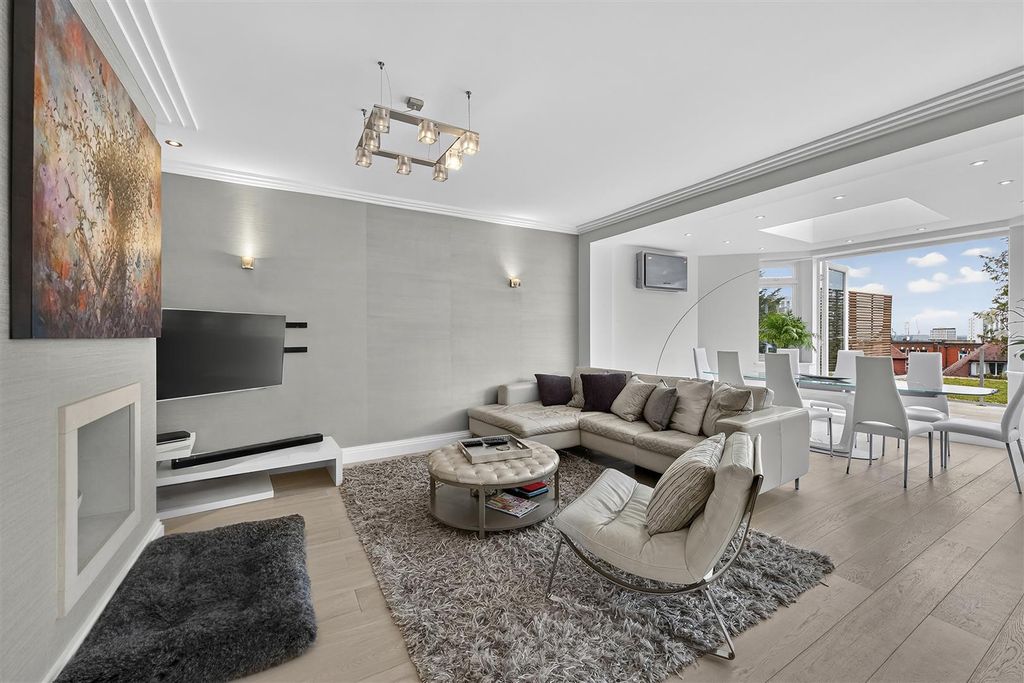 Property photo 3 of 14 Reception2 (9).Jpg