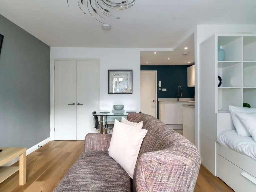 Property photo 2 of 11 79490041-587A-4101-94De-E2Db578006Fc_Result.Webp