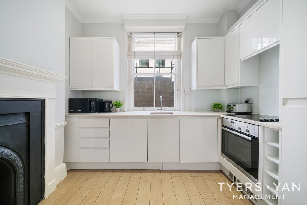 Property photo 2 of 18 Kitchen