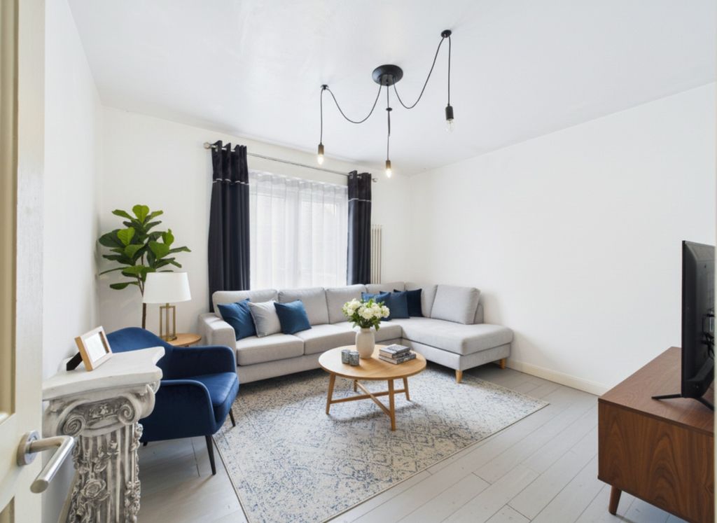 Property photo 2 of 14 4381614