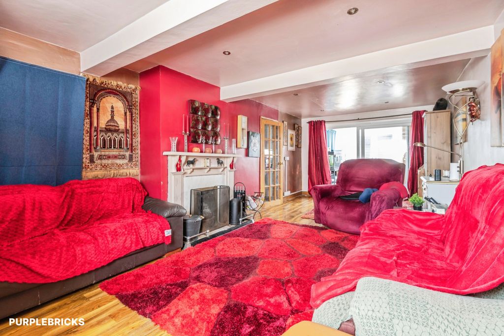 Property photo 2 of 17