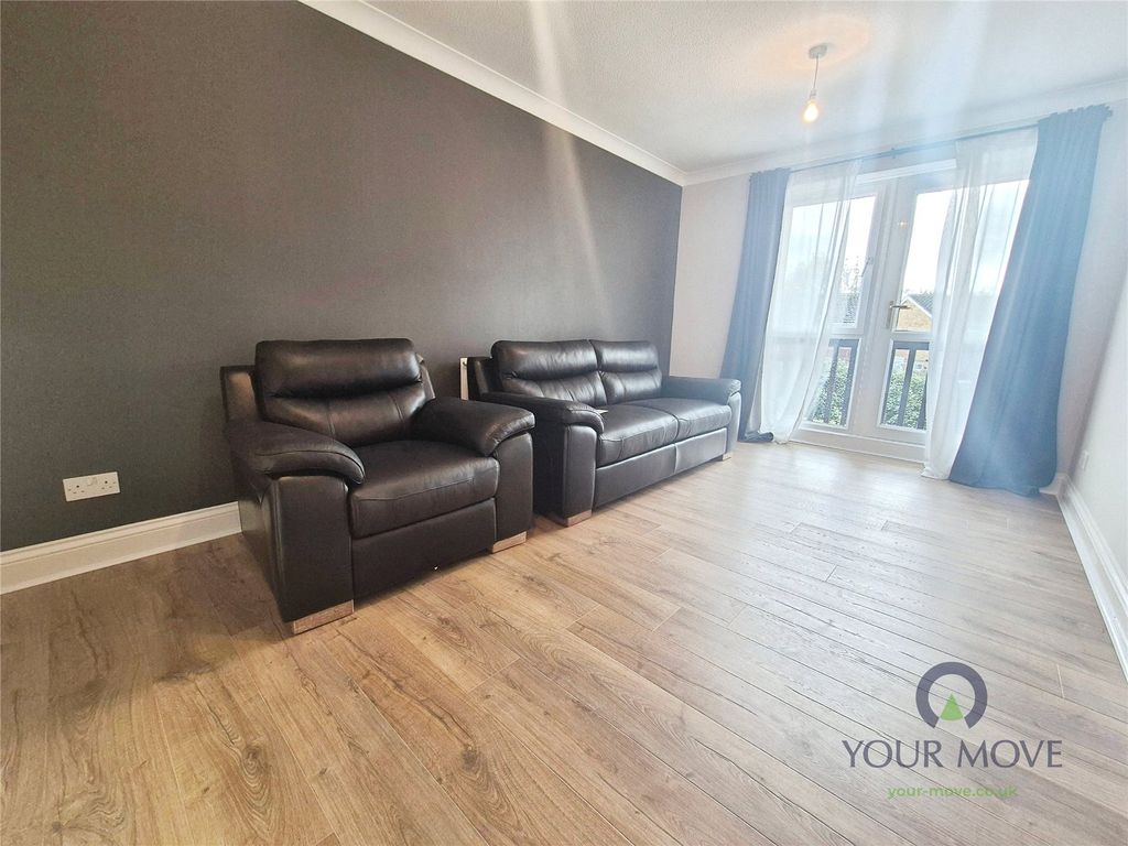 Property photo 3 of 12 Lounge