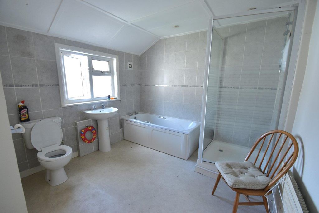 Property photo 3 of 6 Tiverton Seddons