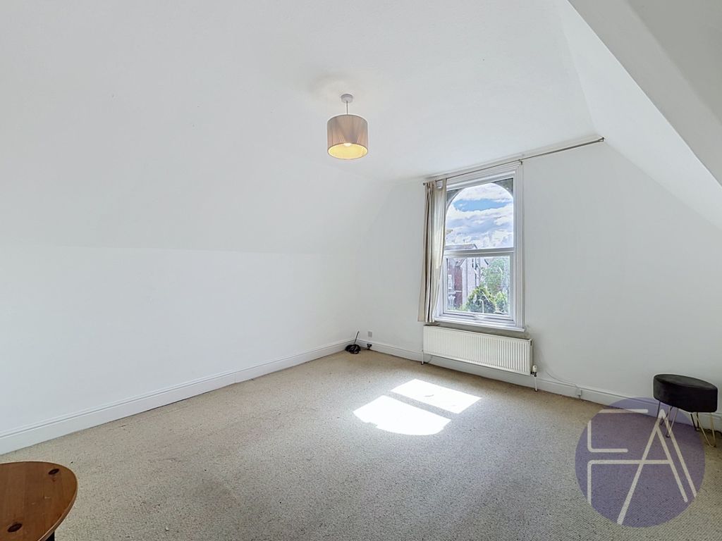 Property photo 3 of 9 4435575