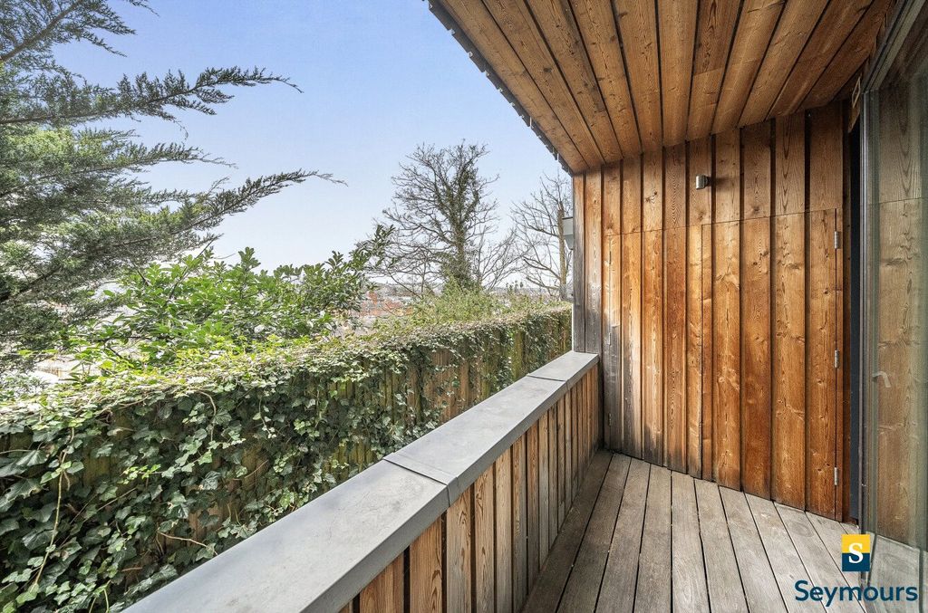 Property photo 3 of 15 Terrace