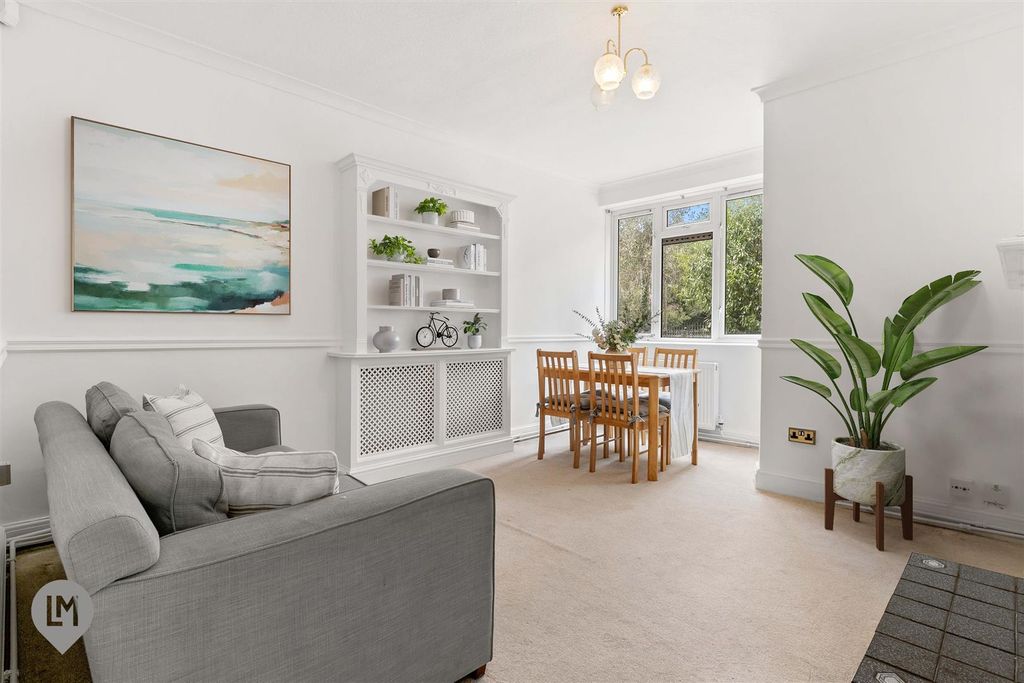 Property photo 1 of 6 Living/Dining Room