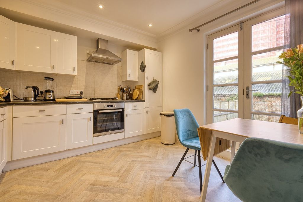 Property photo 2 of 13 Picture 2