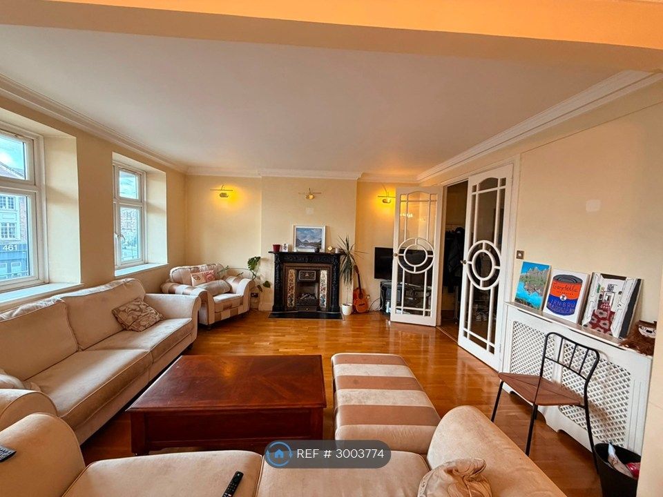 Property photo 1 of 20 Living Room