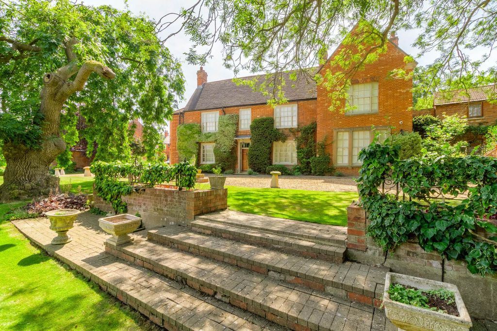 Property photo 1 of 60