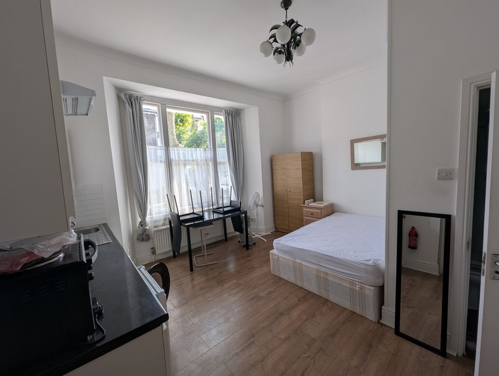 Property photo 3 of 8 Photo 6