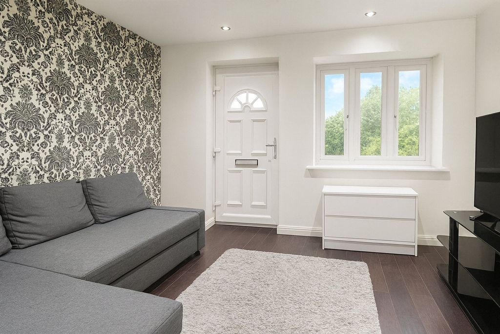 Property photo 2 of 6 Lounge