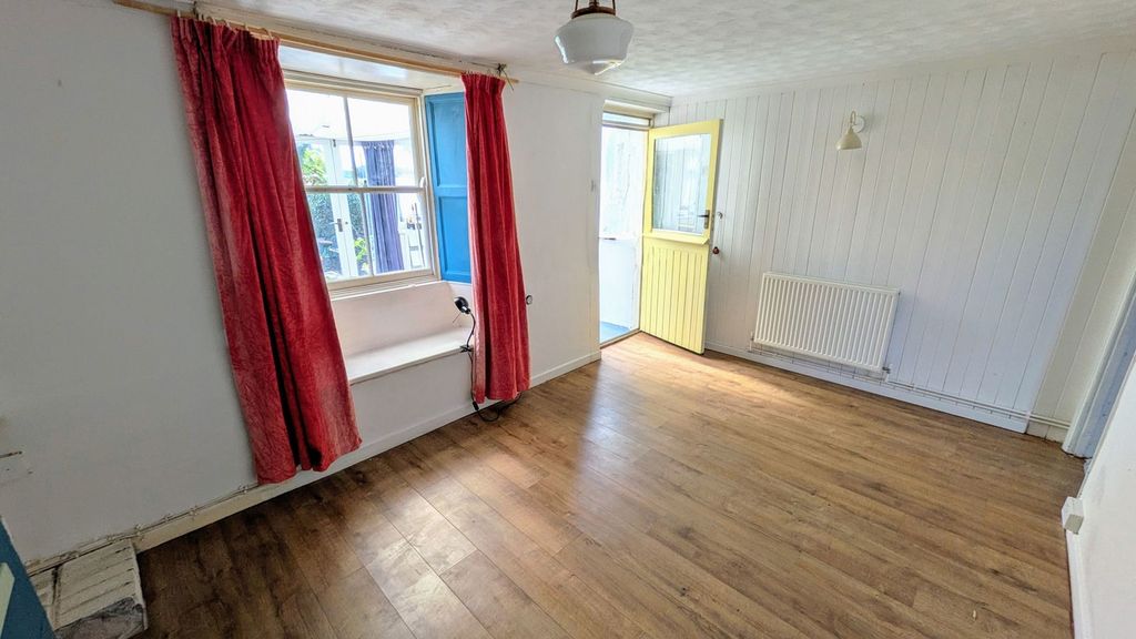 Property photo 3 of 8