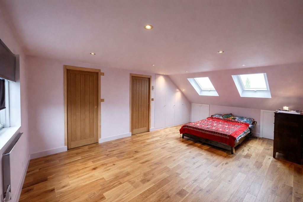 Property photo 1 of 16 Five Bedroom With Three Bathroom Ideal For Supported Living -Barking
