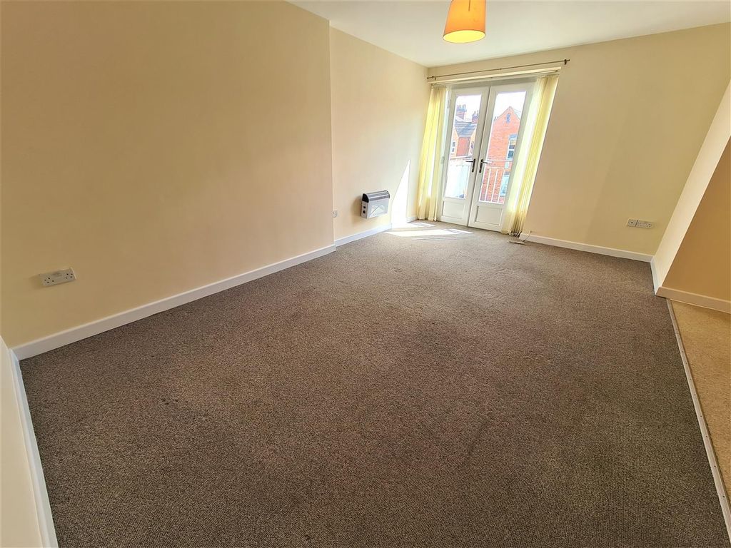 Property photo 3 of 5 Barclay Court 7 - Lounge.Jpg