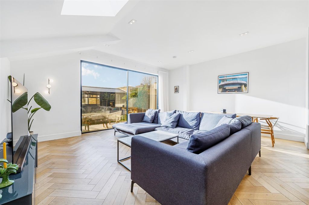 Property photo 3 of 24